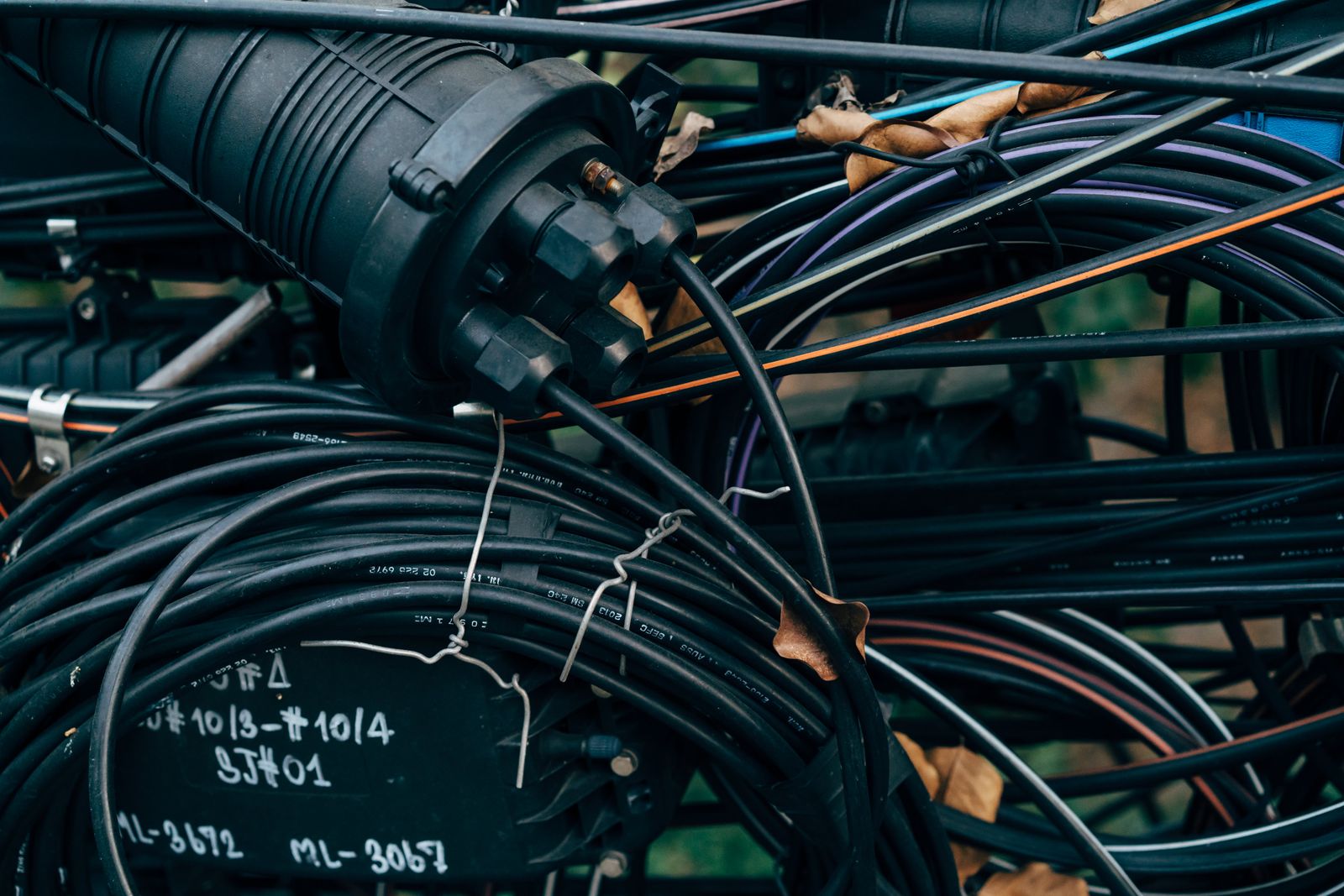 Fibre optic joint closure and slack coils on a field route